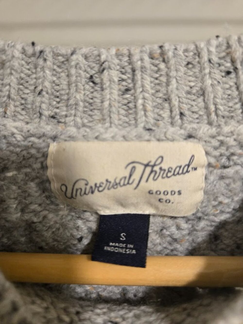 Universal Thread Gray Cable Knit Sweater Size S - Picture 3 of 3